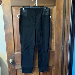 Black skinny capris
